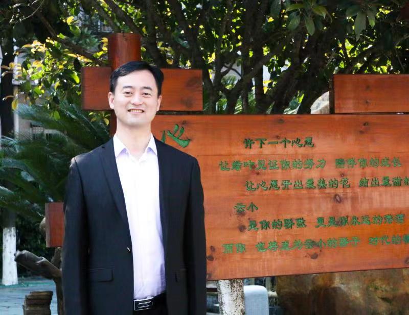 鲁孟君校长