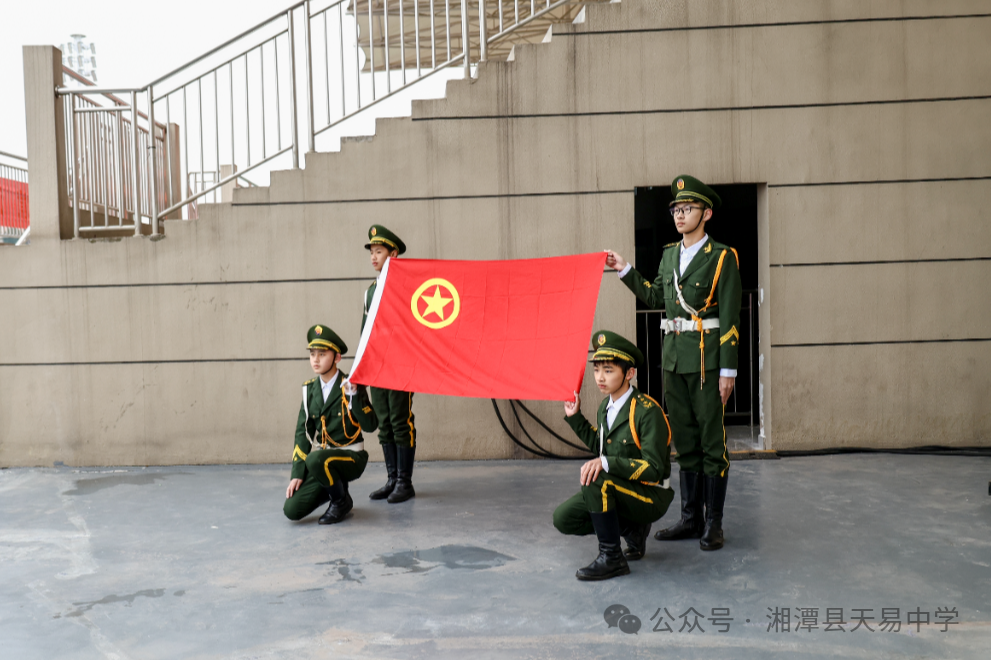 不忘来时路 奋斗正青春——天易中学举行2024年下学期新团员入团仪式