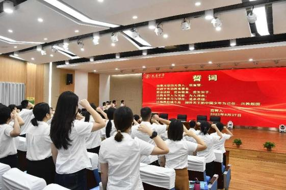 立师心铸师魂，树师德旗帜